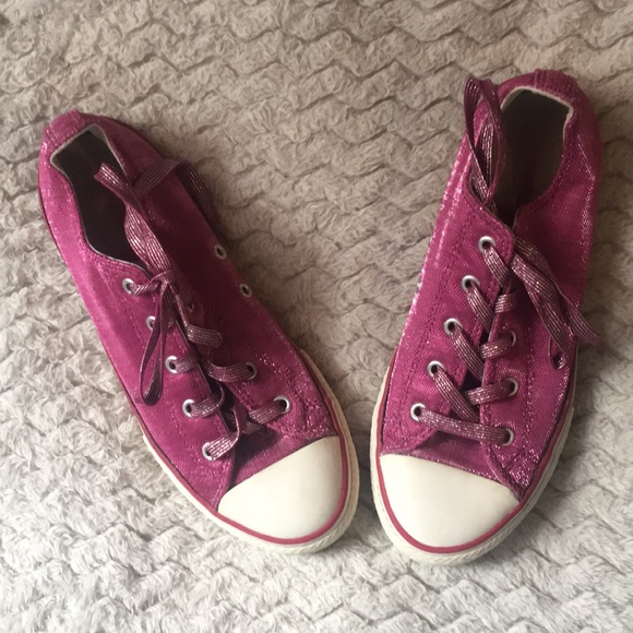 Converse - Picture 2 of 4
